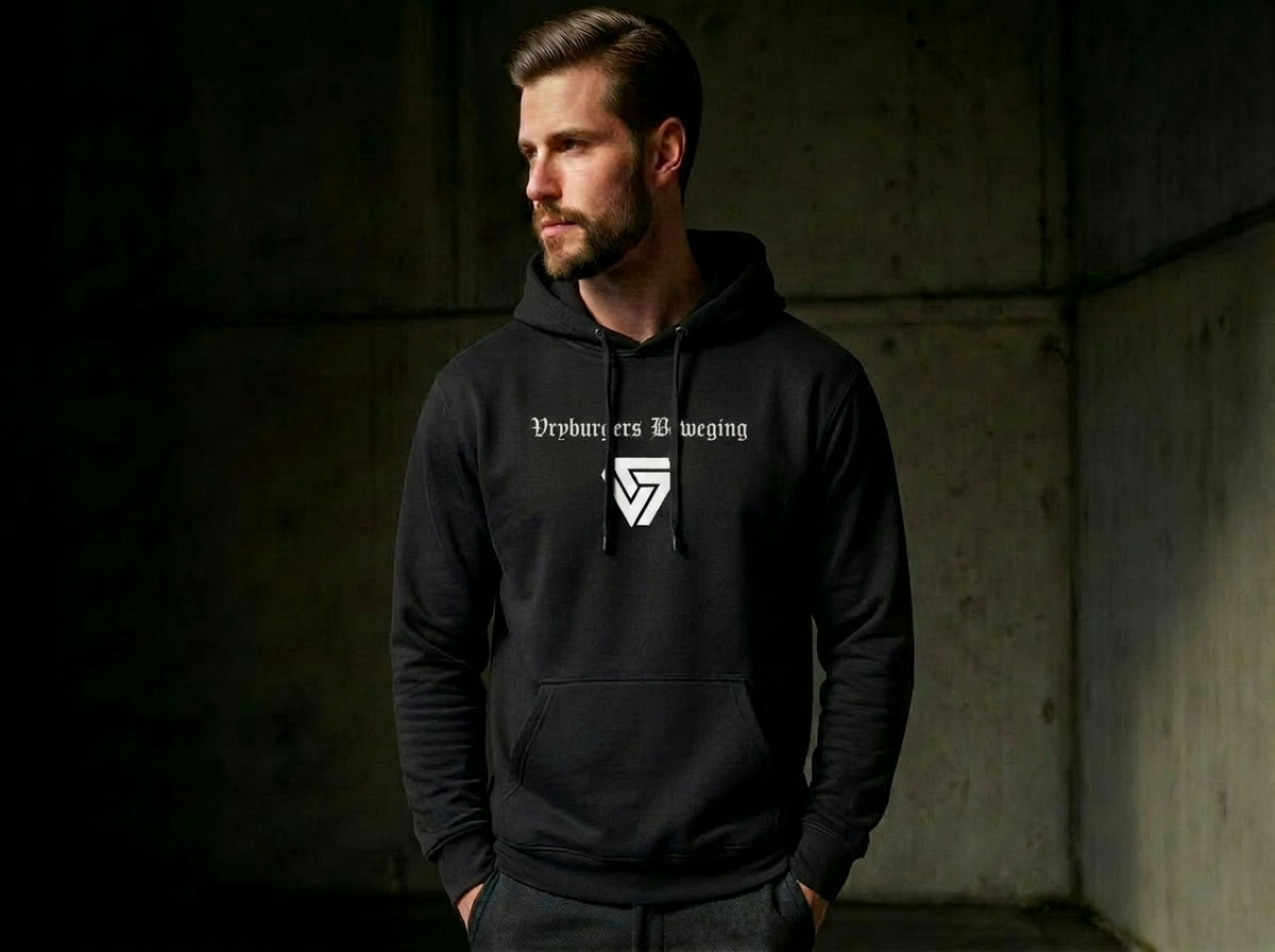 Model wearing the Vryburgers Beweging black pullover hoodie